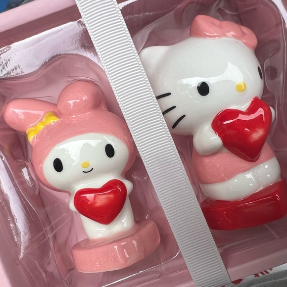 Hello kitty and My Melody Salt And Pepper Shakers ! - Picture 3 of 3